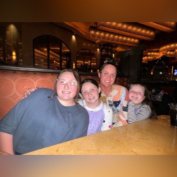 Meet your Posher, Hannah - Picture 6 of 16